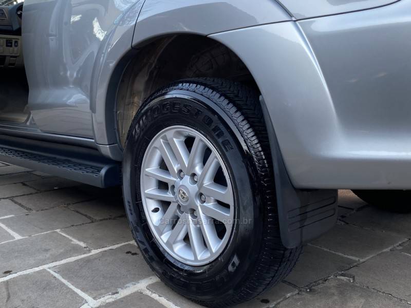 TOYOTA - HILUX SW4 - 2015/2015 - Prata - R$ 999.999,00