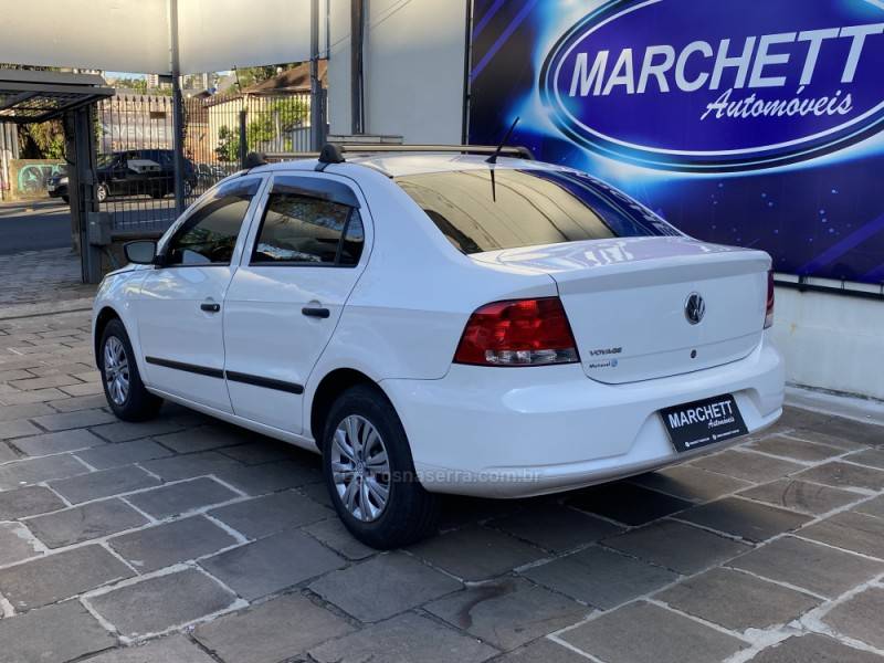 VOLKSWAGEN - VOYAGE - 2012/2013 - Branca - R$ 31.990,00