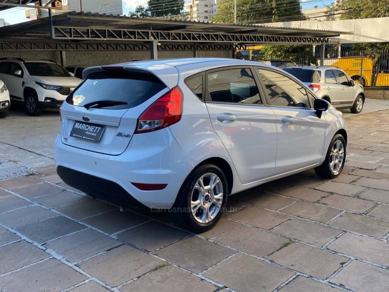 FORD - FIESTA - 2013/2014 - Branca - R$ 44.000,00