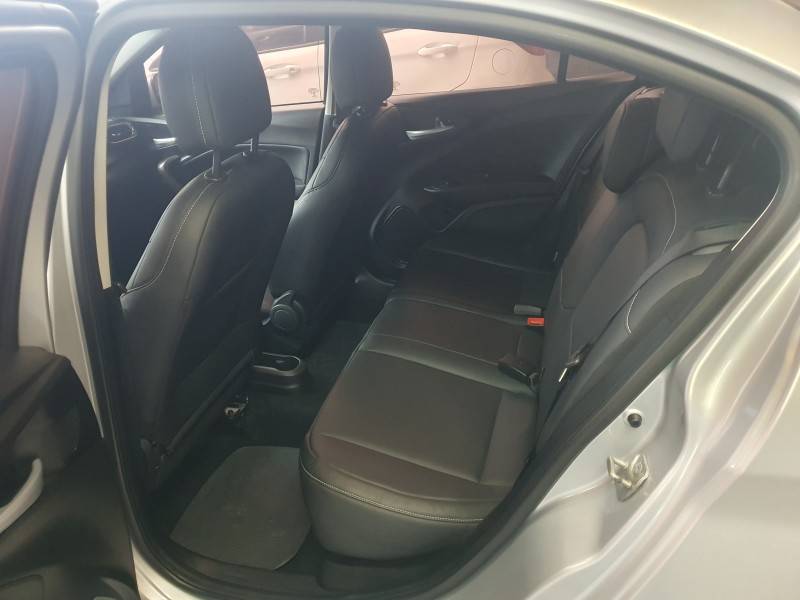FIAT - CRONOS - 2018/2019 - Prata - R$ 55.990,00
