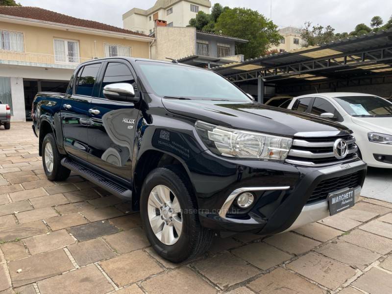 TOYOTA - HILUX - 2017/2017 - Preta - R$ 147.000,00