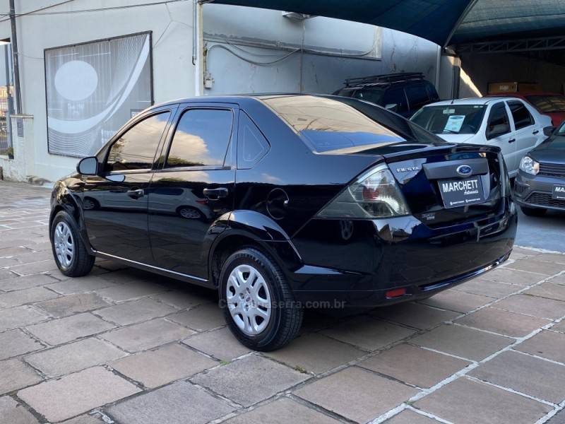 FORD - FIESTA - 2010/2011 - Preta - R$ 32.500,00