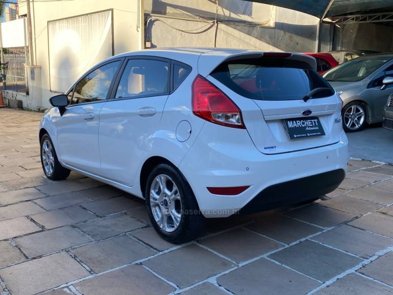 FORD - FIESTA - 2013/2014 - Branca - R$ 44.000,00