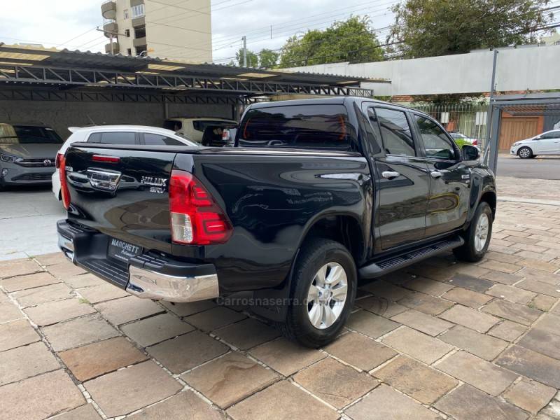 TOYOTA - HILUX - 2017/2017 - Preta - R$ 147.000,00