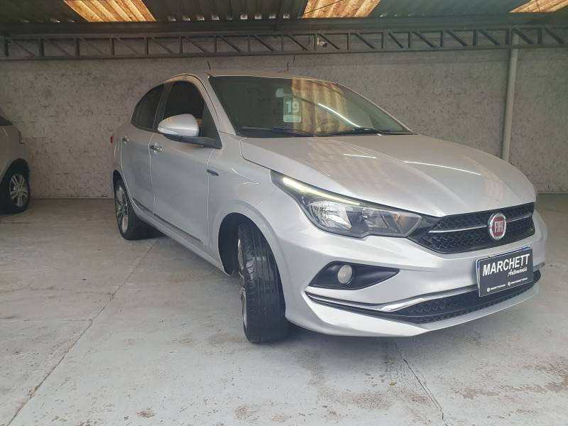 FIAT - CRONOS - 2018/2019 - Prata - R$ 55.990,00