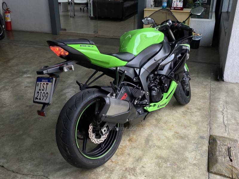 KAWASAKI - NINJA ZX-6R 600CC - 2011/2012 - Verde - R$ 40.990,00